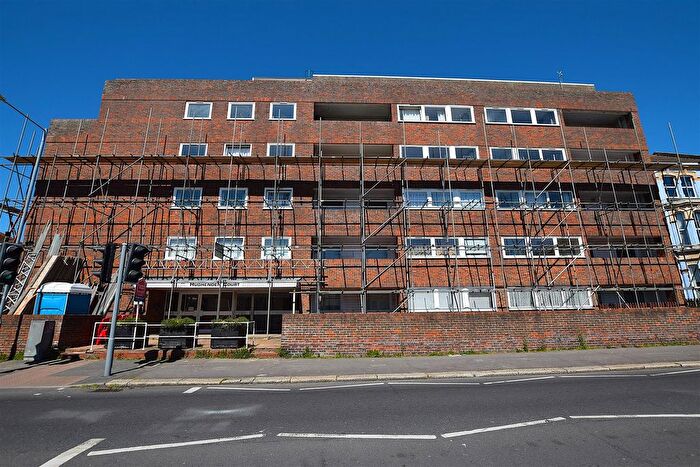 1 Bedroom Flat To Rent In Hughenden Court, Mount Pleasant Road, TN34