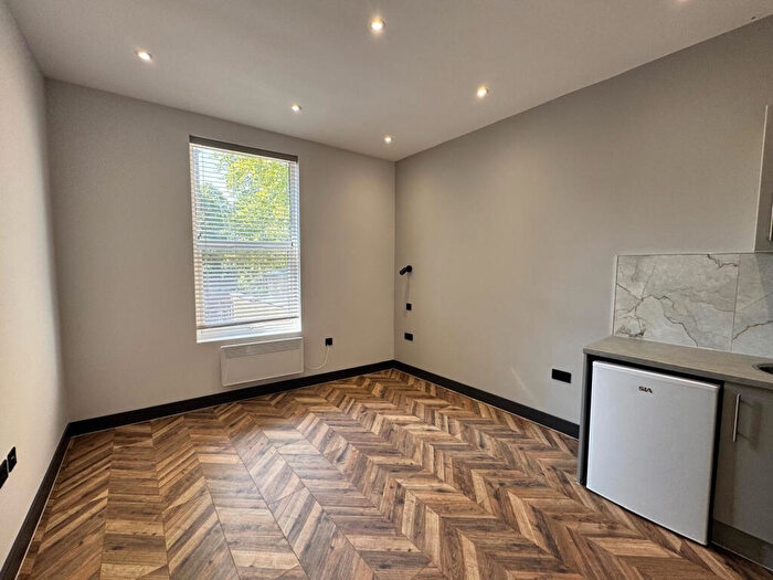 Studio To Rent In No Deposit Option.. Newington Green Road, Islington, N1