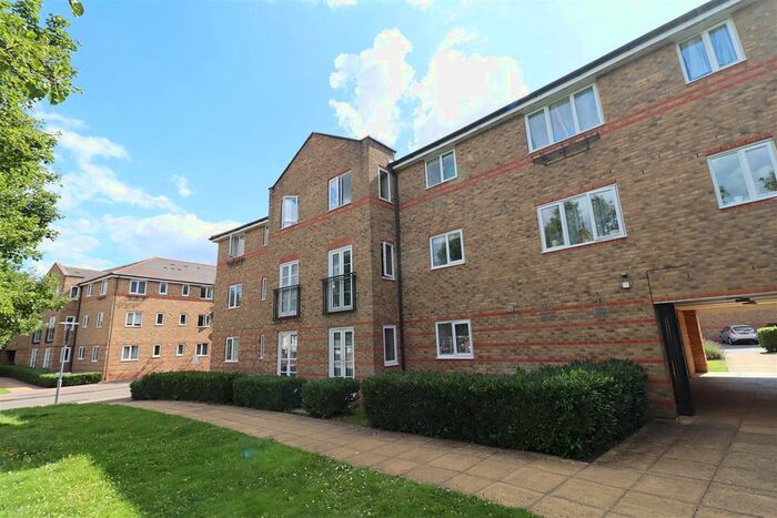 2 Bedroom Flat To Rent In Nottage Crescent, Braintree, CM7