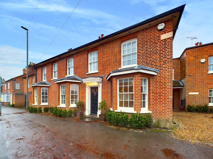 4 Bedroom Terraced House To Rent In Burkes Corner, Aylesbury End, Beaconsfield, HP9