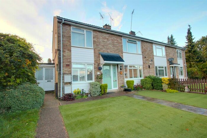 2 Bedroom Maisonette To Rent In Beechfield, Kings Langley, WD4