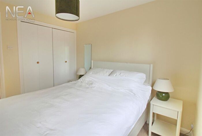 2 Bedroom Flat To Rent In Cardinal Close, Caversham, Reading, RG4