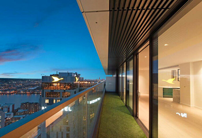 2 Bedroom Apartment To Rent In Marsh Wall, London, E14