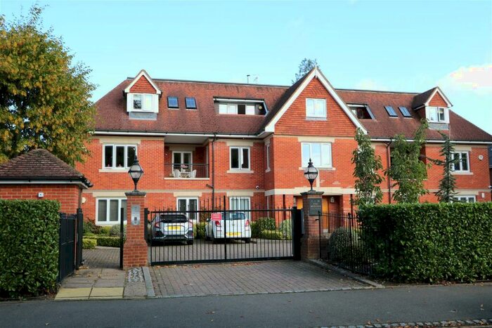 2 Bedroom Apartment To Rent In Wray Park Road, Reigate, RH2
