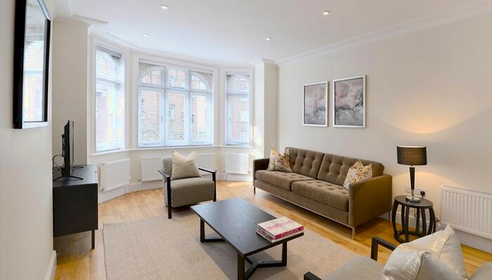 3 Bedroom Flat To Rent In Hamlet Gardens, London, W6
