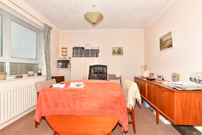 2 Bedroom Flat For Sale In London Road, River, Kent, CT17