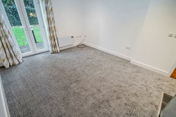 2 Bedroom Apartment To Rent In Harrogate Road, Bradford, BD2
