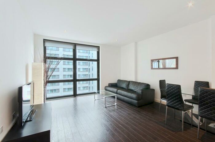 1 Bedroom Flat To Rent In South Quay Square, Canary Wharf, London, E14