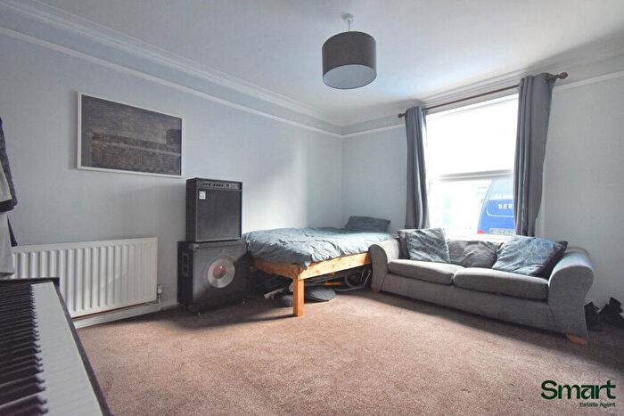 1 Bedroom Flat For Sale In Old Tiverton Road, Exeter, EX4