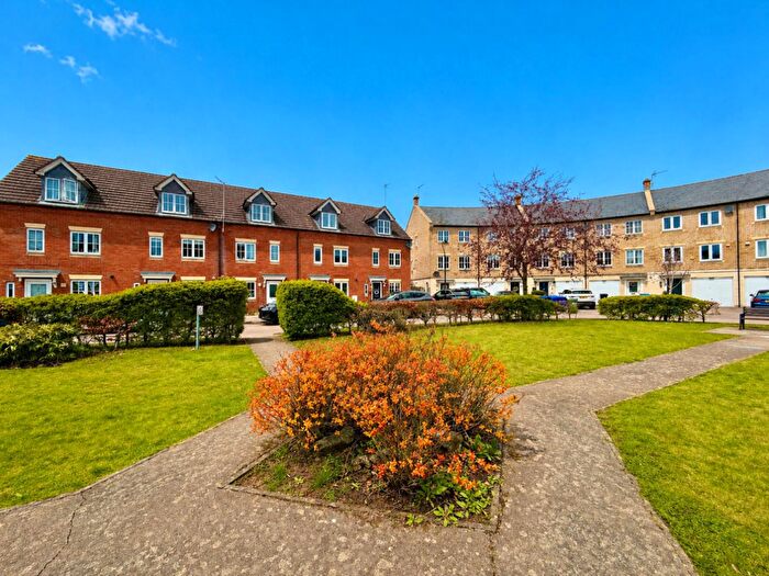 4 Bedroom Town House For Sale In Baines Way, Grange Park, Northampton, NN4