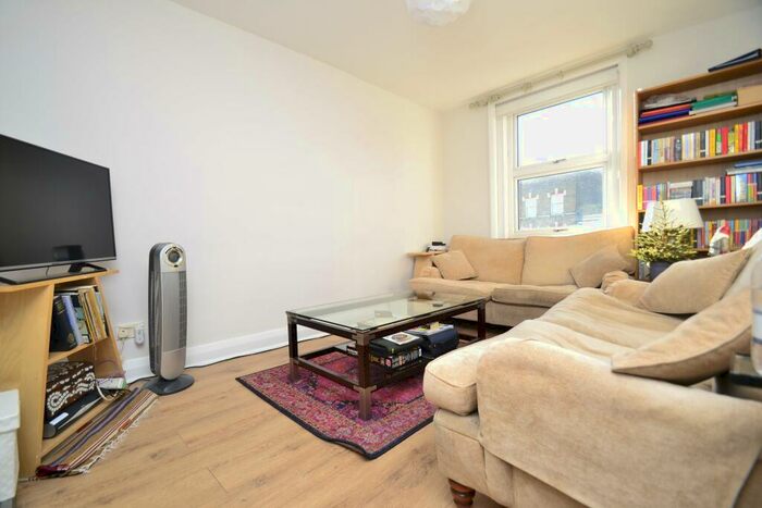 3 Bedroom Flat To Rent In Camden High Street, Camden Town, NW1