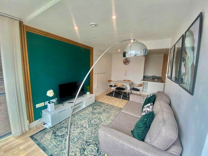 2 Bedroom Flat To Rent In Transport House, Crescent, Salford, M5