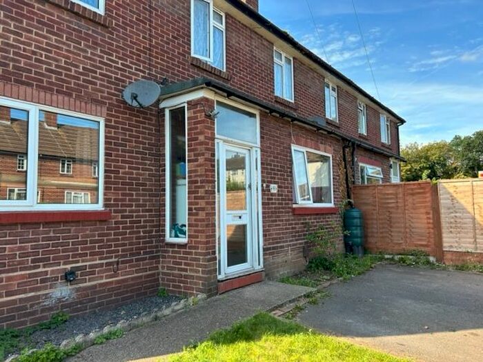 2 Bedroom Maisonette To Rent In Derwent Drive, Burnham, Slough, SL1