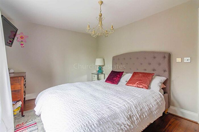 2 Bedroom Flat To Rent In Chelsea Mews, Wanstead, E11