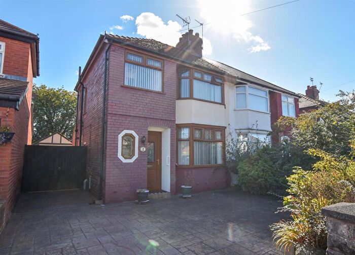 3 Bedroom Semi-Detached House For Sale In Craigleigh Grove, Eastham, CH62