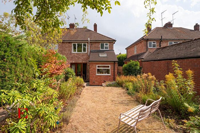 3 Bedroom Semi-Detached House For Sale In Stamford Avenue, Styvechale, CV3