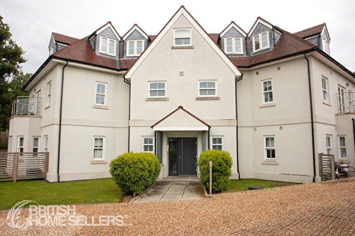 2 Bedroom Flat For Sale In Bell Lane, Brookmans Park, Hatfield, Hertfordshire, AL9