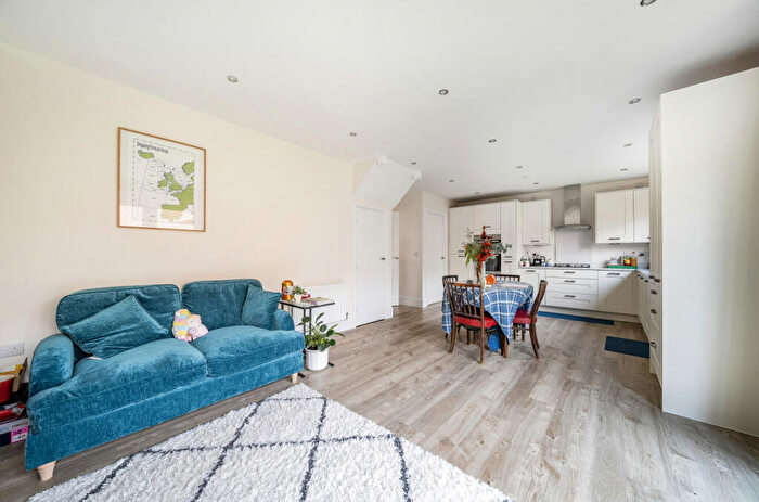 4 Bedroom Detached House For Sale In Minstrel Close, Alton, Hampshire, GU34