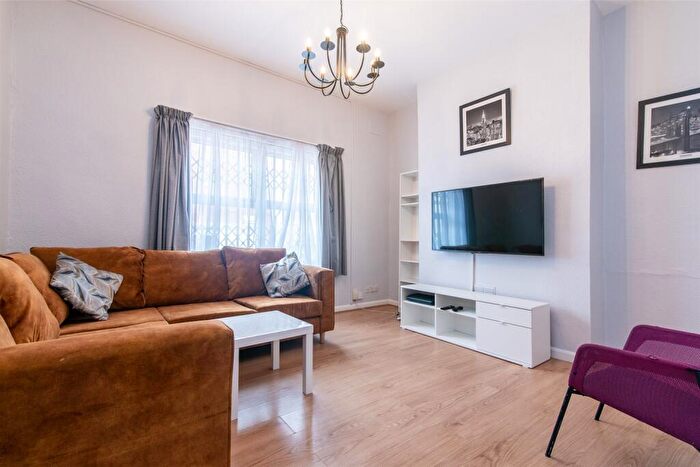 1 Bedroom End Of Terrace House To Rent In Peveril Street, NG7