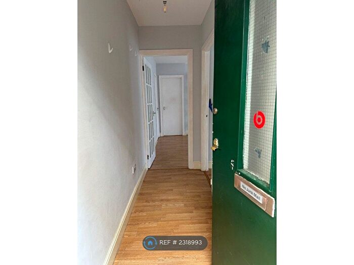 2 Bedroom Flat To Rent In Russell Road, London, SW19