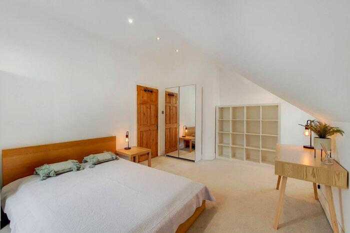 2 Bedroom Flat To Rent In Corfton Road, Ealing, London, W5