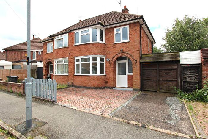 3 Bedroom Semi-Detached House To Rent In Bakewell Road, Wigston, LE18