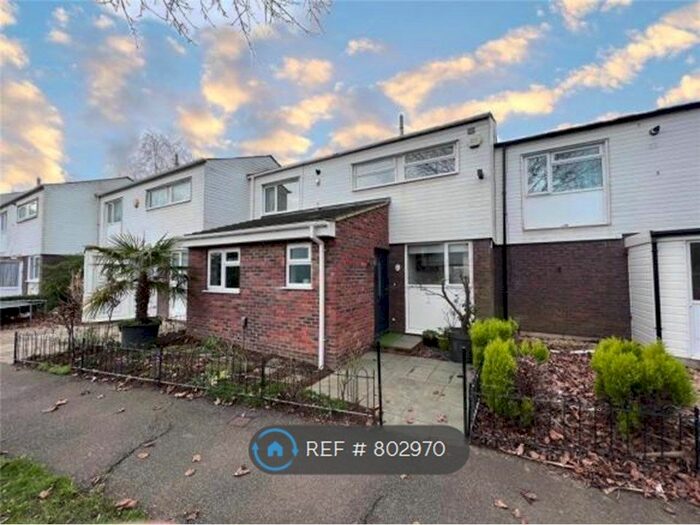 4 Bedroom Terraced House To Rent In Bracklesham Close, Farnborough, GU14
