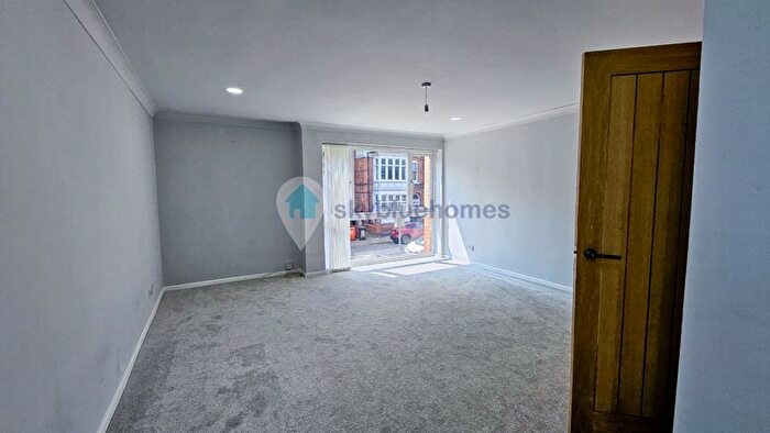 3 Bedroom End Of Terrace House To Rent In Ashleigh Road, Leicester, LE3