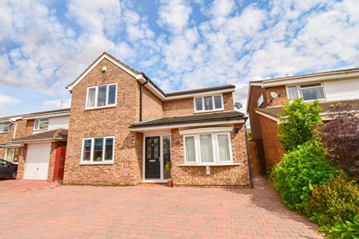 4 Bedroom Detached House For Sale In Clovelly Way, Bedford, MK40