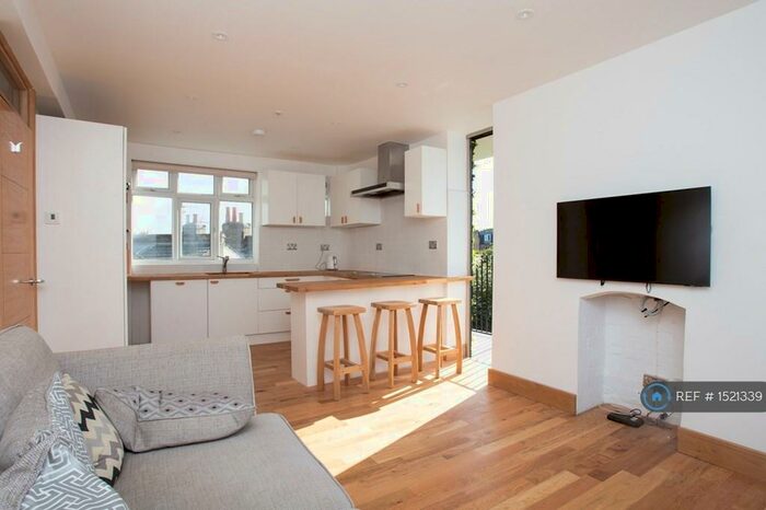 2 Bedroom Flat To Rent In Chatsworth Court, London, E5