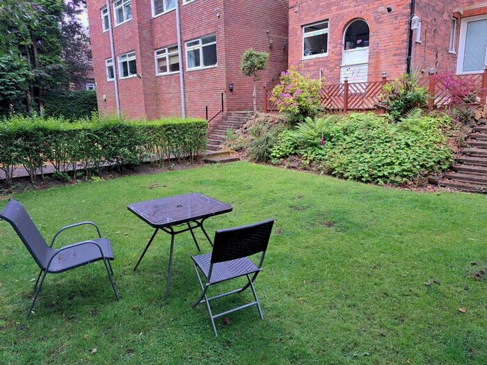 2 Bedroom Flat For Sale In Kenelm Road, Sutton Coldfield, B73