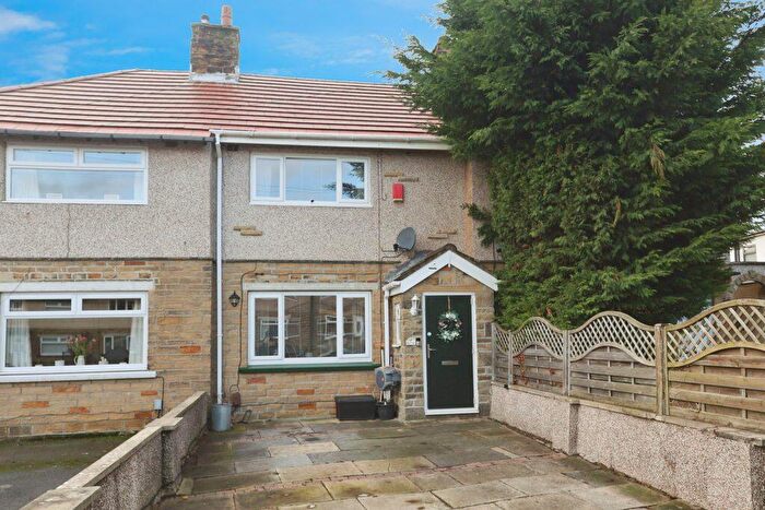 3 Bedroom Terraced House For Sale In Green Close, Bradford, BD8