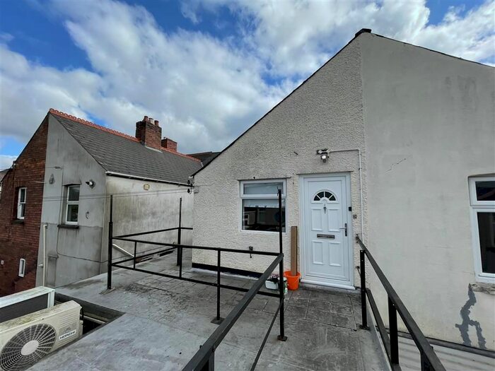 2 Bedroom Flat To Rent In Caerleon Road, Newport, NP19