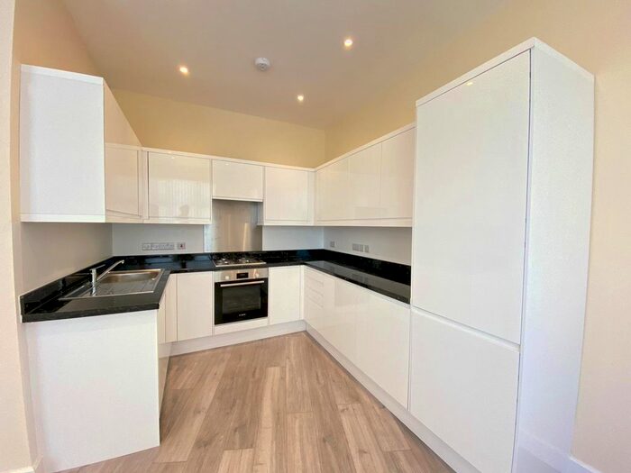 2 Bedroom Flat To Rent In Regina Road, UB2