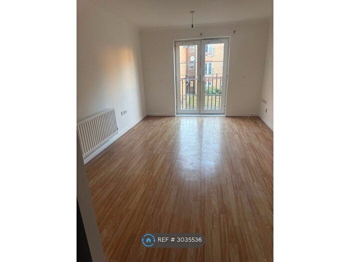 2 Bedroom Flat To Rent In De Havilland Court, Ilford, IG1