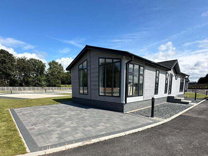 2 Bedroom Park Home For Sale In Northallerton, North Yorkshire, DL7