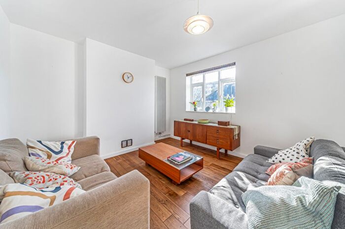4 Bedroom Flat For Sale In Jebb Avenue, London, SW2