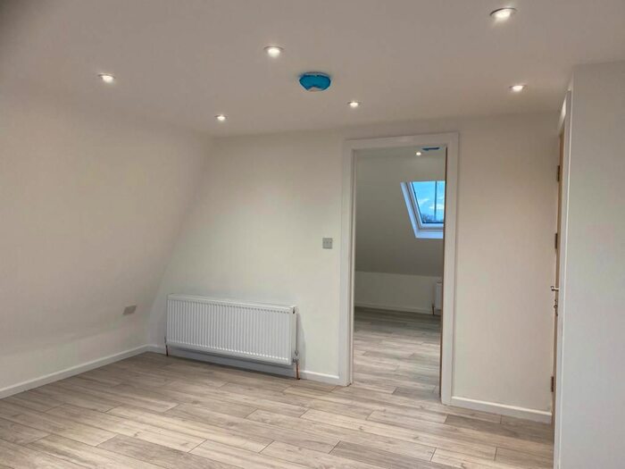 1 Bedroom Flat To Rent In Stoke Newington High Street, London, N16