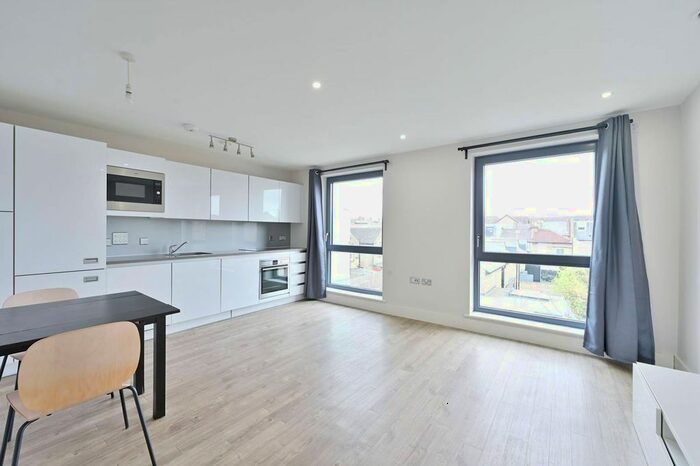 1 Bedroom Flat To Rent In Palmerston Road, South Wimbledon, London, SW19