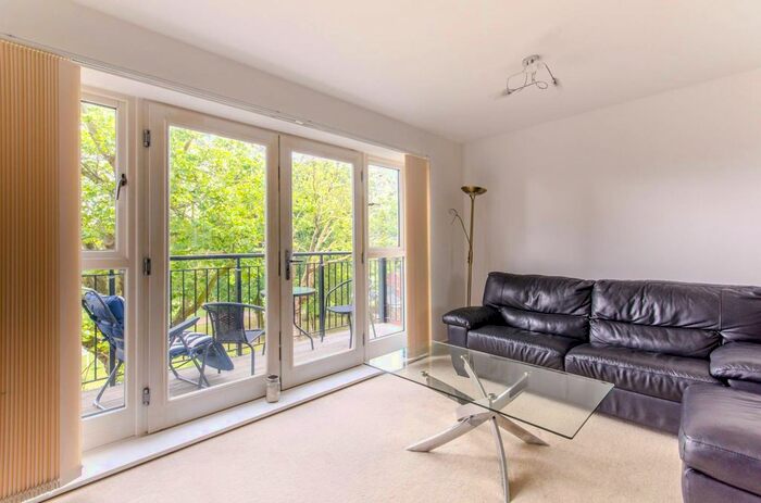 2 Bedroom Flat To Rent In Guardhouse Way NW7, Mill Hill East, London,