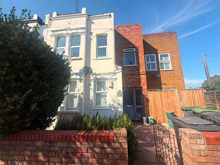 1 Bedroom Apartment For Sale In Eleanor Road, London, N11