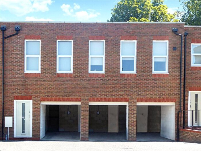 1 Bedroom Flat To Rent In Crown Mews, Dunstable, LU6