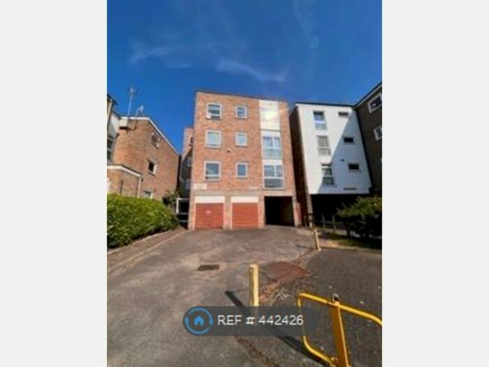 1 Bedroom Flat To Rent In Larchvale Court, Sutton, SM2