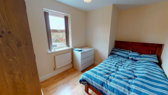 2 Bedroom Apartment To Rent In Bentley Parade, Meanwood, Leeds, LS6