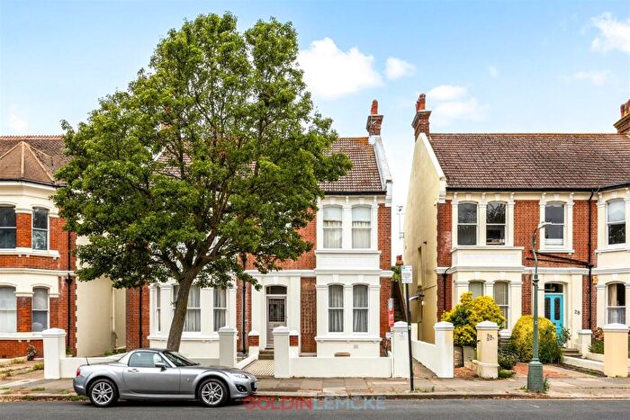 4 Bedroom Flat For Sale In Sackville Gardens, Hove, BN3