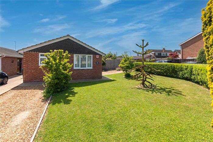 3 Bedroom Bungalow For Sale In Cromwell Avenue, Newport Pagnell, Buckinghamshire, MK16