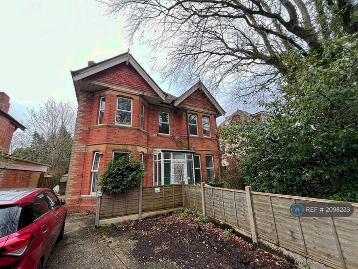 2 Bedroom Flat To Rent In Richmond Park Road, Bournemouth, BH8