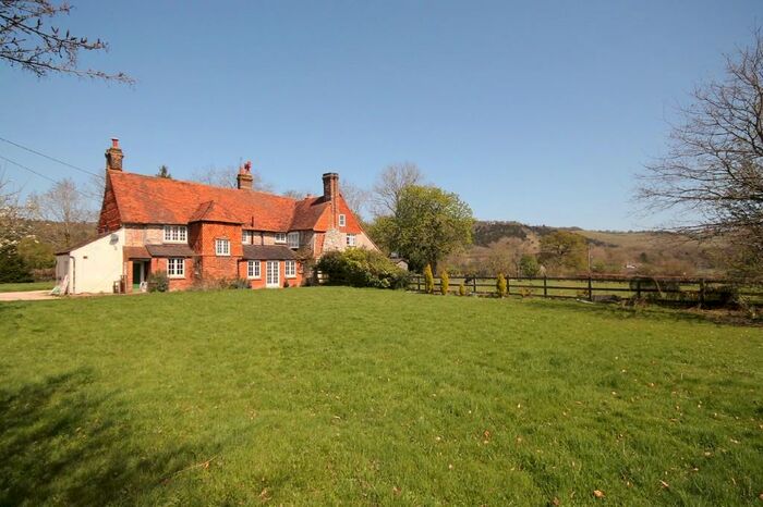 4 Bedroom Semi-Detached House To Rent In Buckland, RH3