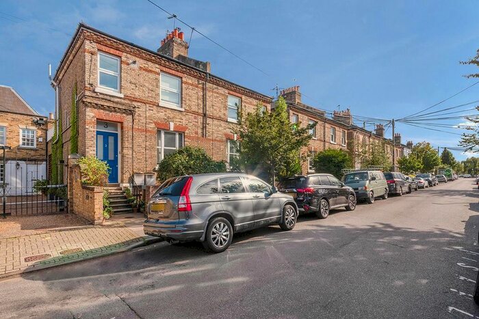 2 Bedroom Flat To Rent In Kings Yard, Stanbridge Road, London, SW15