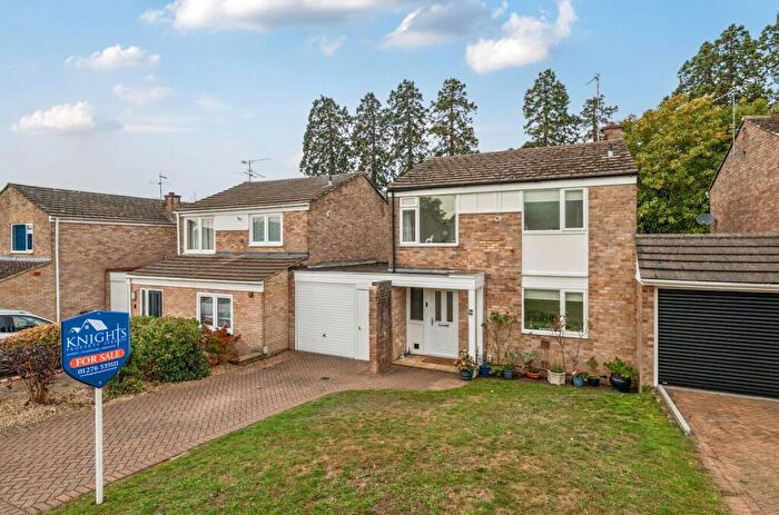 3 Bedroom Link Detached House For Sale In Holly Hedge Road, Frimley, Camberley, GU16